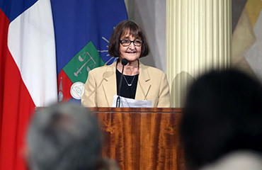 Rosa Devés fue electa como la primera rectora de la UChile